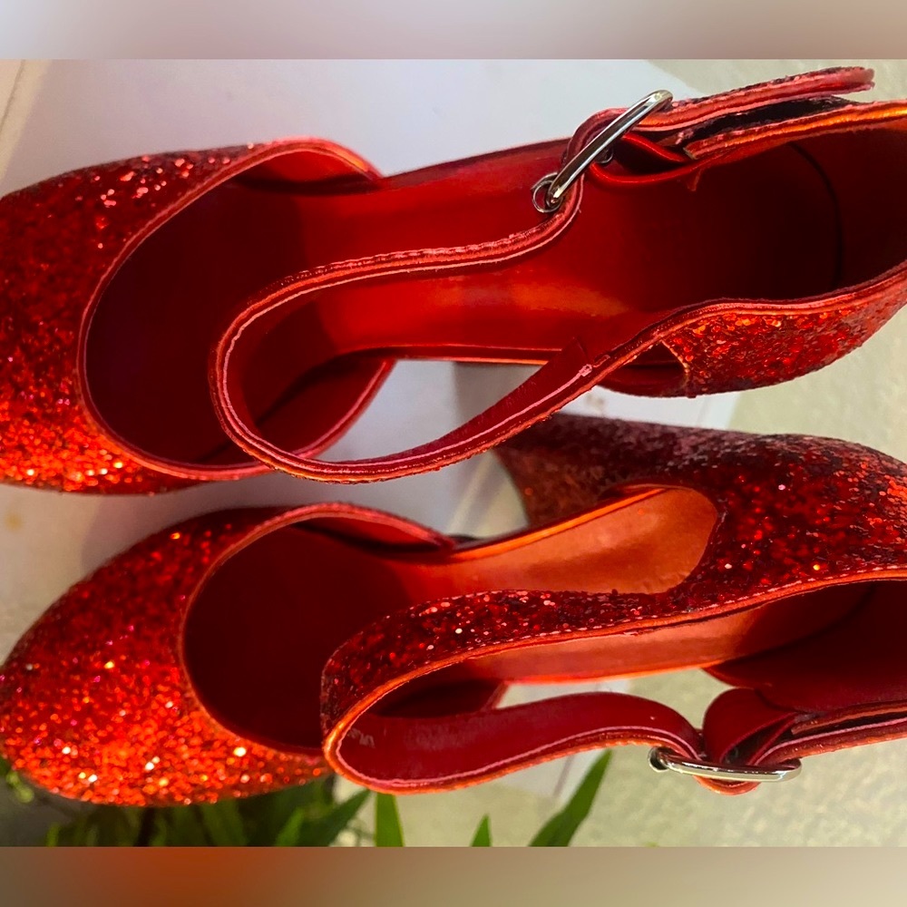 Red Heels 👠 - Picture 4 of 12